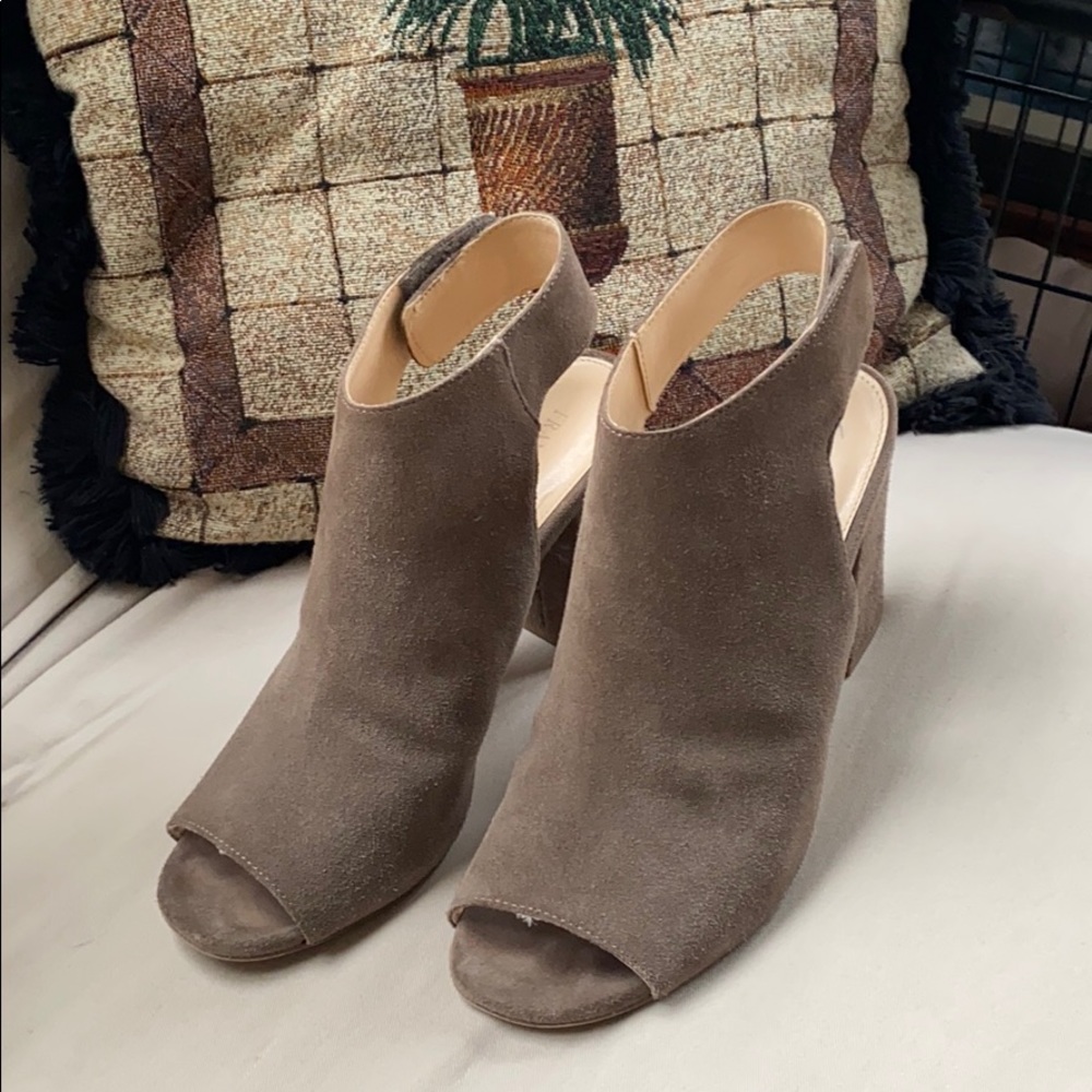🌻 Franco Fortino Taupe Bootie
